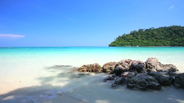 泰国南部的热带沙滩Koh Rok Andaman海。