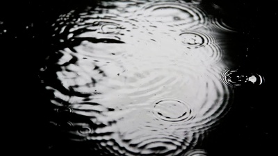 水滴落水，满月，慢动作 