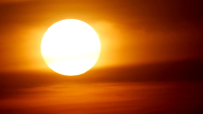 日落关闭时的大太阳圆盘