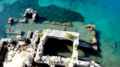 位于G？Cek的下沉式浴池。Fethiye/土耳其。