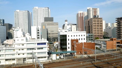 火车上的 东京市景