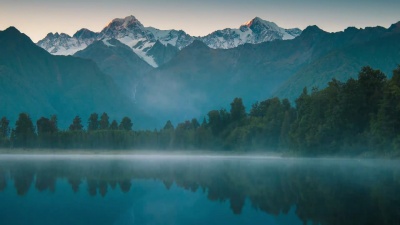 新西兰的库克山和马西森湖
