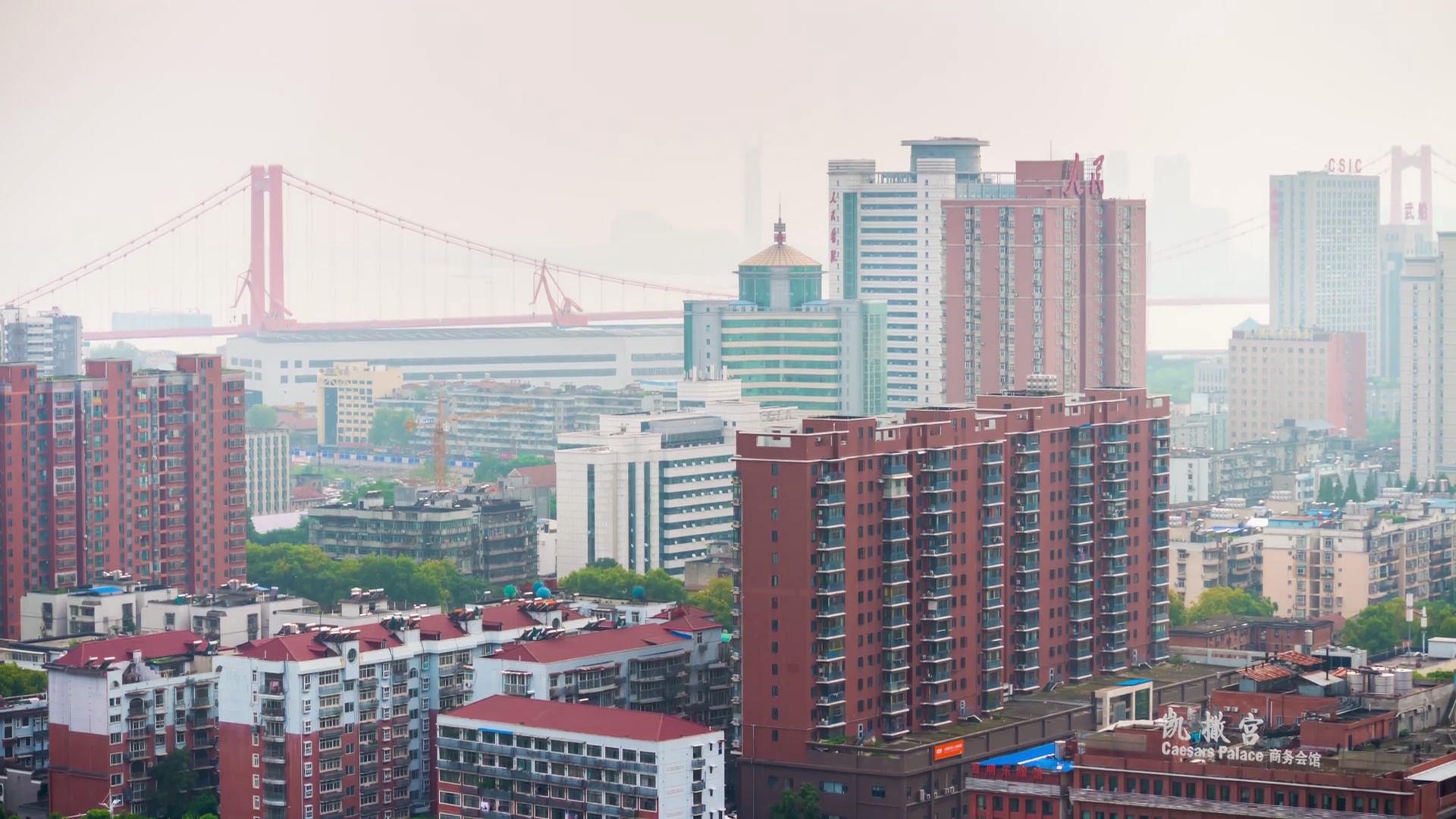 晴天武汉市风景英梧州长江大桥屋顶全景 延时摄影中国