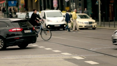 Friedrichstrasse街道，柏林Friedrichstrasse车站，现代城市街道，城市结构，德国，柏林，2017