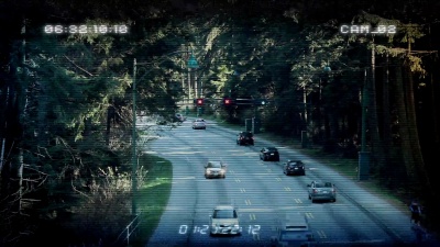 森林公路上方的闭路电视