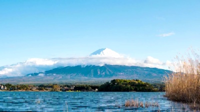 T/L Td富士山对蓝天，河口湖，日本