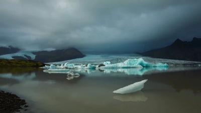 Jokulsarlon泻湖冰山上的T/L云景