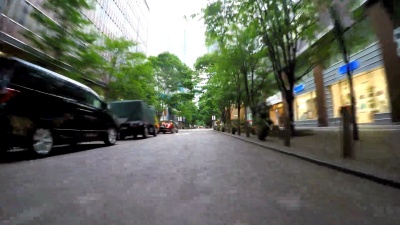 在东京丸之内骑自行车