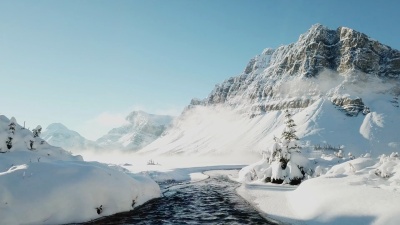 冬季下雪的海滨鸟瞰，弓湖