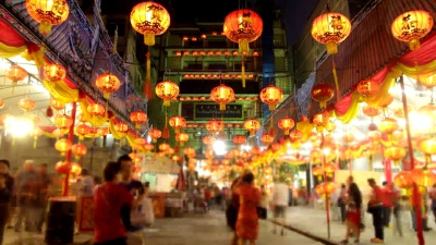 在曼谷唐人街的冷诺伊寺过年。