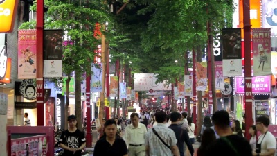 中国台湾西门町夜间交通与人群