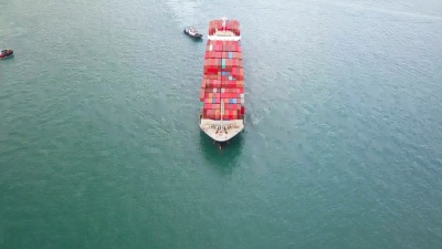  海上集装箱船空中射击轨迹
