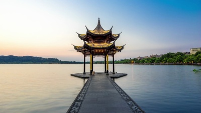 杭州西湖古建筑。日日夜夜
