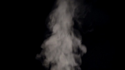 黑色背景上的蒸汽