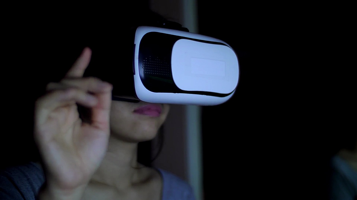 虚拟现实头盔在VR游戏中的应用