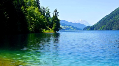 山湖。