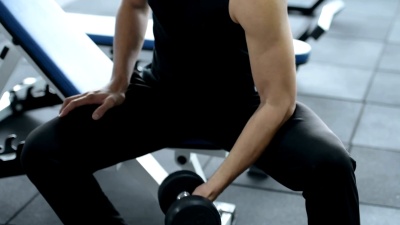 亚洲男子健身杠铃机