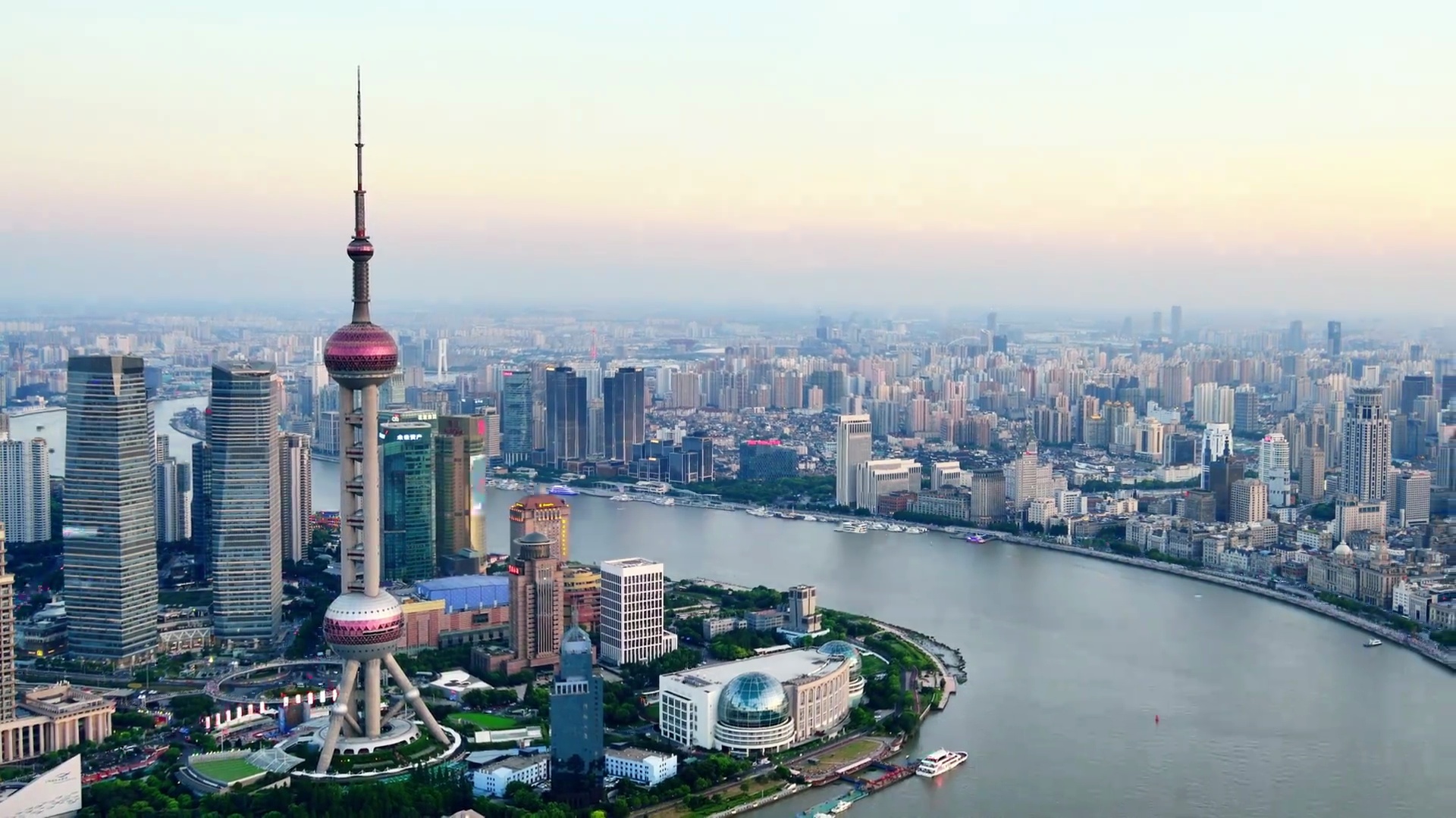   上海陆家嘴和外滩城市景观，中国