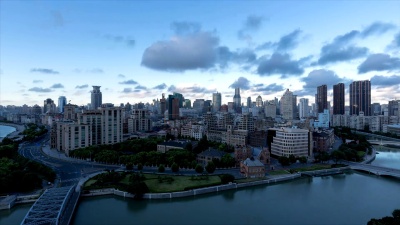 日出时上海城市天际线与城市景观的延时摄影