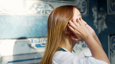 慢动作 亚洲女人甩头发