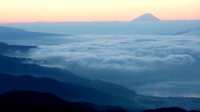 从长野高知鸟瞰富士山和苏瓦湖