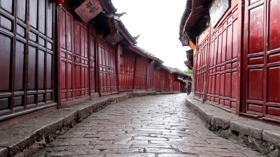 中国丽江古城早上的街道