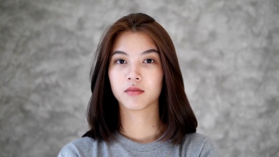 化妆的女孩