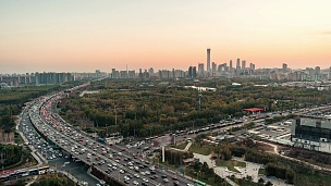 T/L WS HA北京城市天际线与拥挤的交通