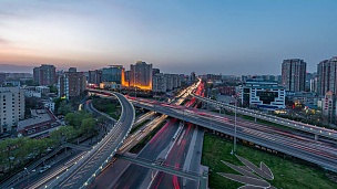 延时摄影-北京的夜间交通，日夜转换(WS缩小)