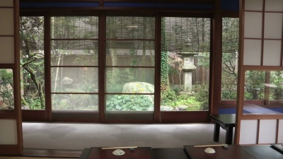 日本传统室内装饰推拉门和榻榻米