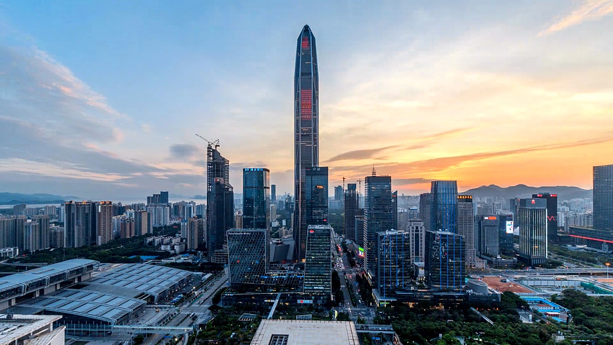 深圳中心天际线从早到晚。