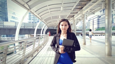 女商人散步