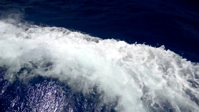真实慢动作的海浪视频