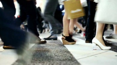 东京涉谷路口的通勤者人群