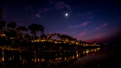 巴厘岛夜间海滩 