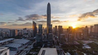 T/L WS HA TU深圳平安金融中心和福田CBD天际线从黄昏到晚上/中国深圳