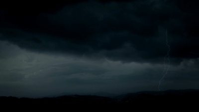 夜间雷雨-奇妙的景观视频背景。