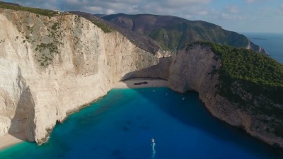 希腊Zakynthos的Navagio海滩(沉船海滩)的 无人机镜头