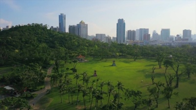晴天珠海市著名景山公园城市景观航空全景 中国