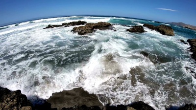 大西洋，Fuerteventura，La pared火山海滩上慢动作的巨浪， 