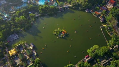 晴天珠海著名的新南明公园湖景航空全景图 中国