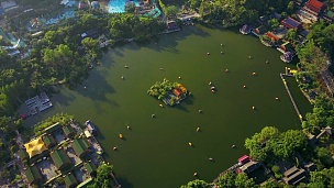 晴天珠海著名的新南明公园湖景航空全景图 中国