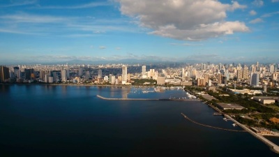有摩天大楼和建筑物的空中城市。菲律宾、马尼拉、马卡蒂