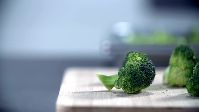 切一片西兰花