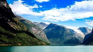 Lovatnet湖美丽的自然挪威Timelapse。