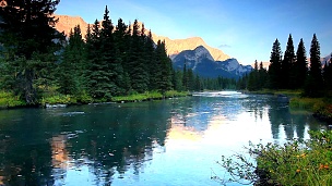 加拿大落基山脉的山河