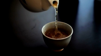 倒茶，慢动作
