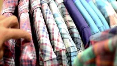选择一件衣服。