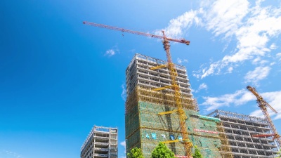 现代城市中的新建筑地点。延时摄影
