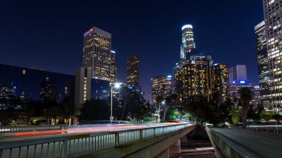 洛杉矶市中心的夜时光与平移